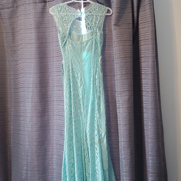 Prom dress - Picture 2 of 5